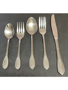 One Vtg 5 Piece Place Setting “L” Monogram Customcraft Stainless Flatware Taiwan